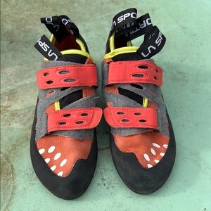 Kids Climbing Shoes - Red and Gray